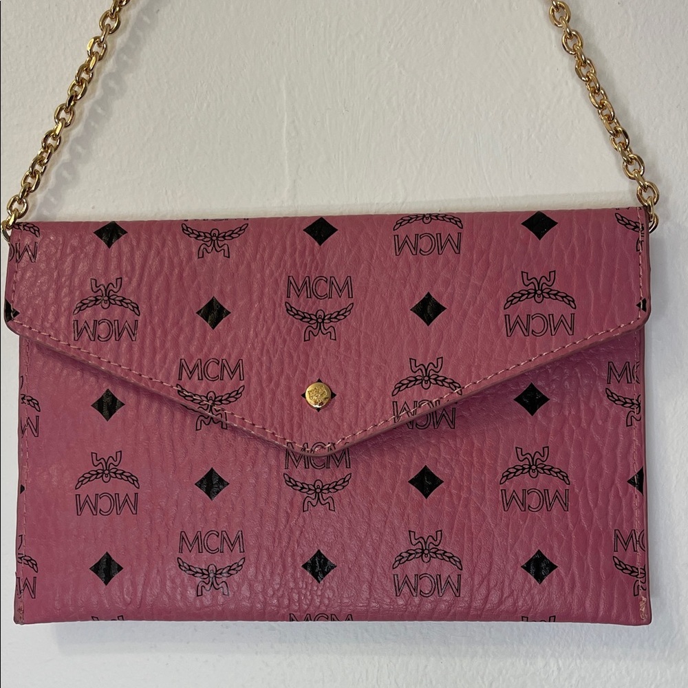 MCM Pink Envelope Clutch with Unbranded Gold Chain - Picture 4 of 9